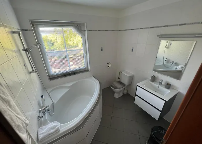 Restaurace Pyramida Gasthof 3*